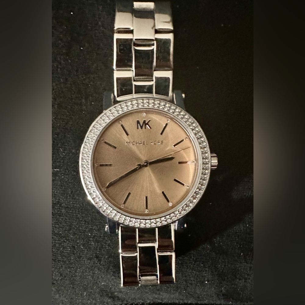 NWOT Michael Kors Womens Corey Three-Hand Silver Tone Stainless Steel Watch 38mm - Picture 2 of 8